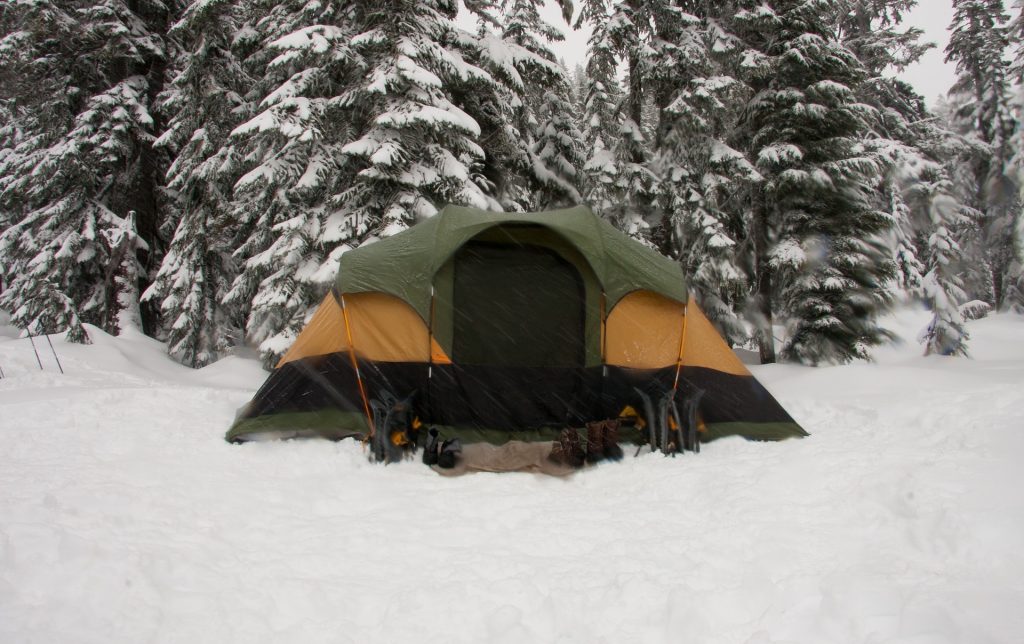 Cold weather hunting tent