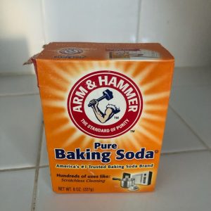 baking soda removes odors from hunting clothes